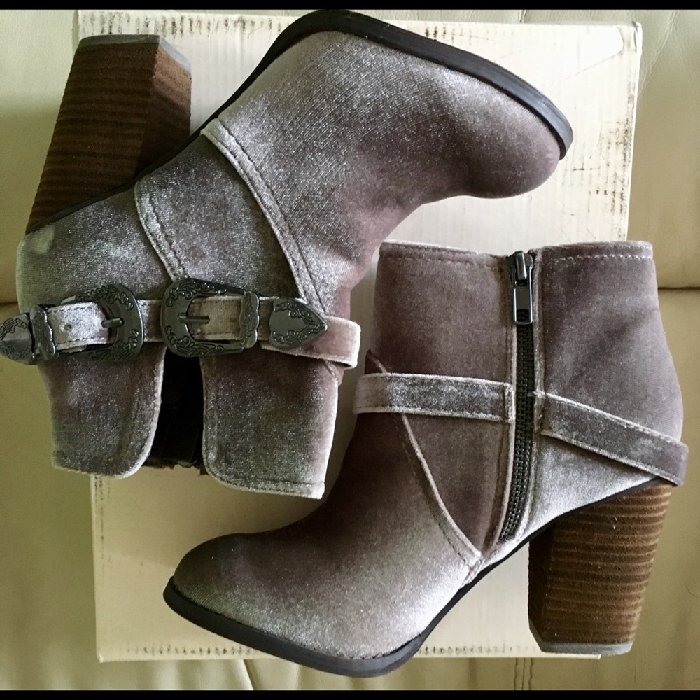 Jibu Velvet Nude Not Rated Boots